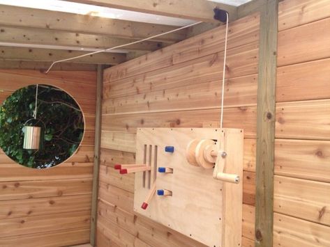 Bucket Pulley Tree Houses, Palette Tree House, Treehouse Pulley System, Inside Treehouse Ideas, Fort Ideas Outdoor, Inside Tree House, Tree House Inside, Backyard Clubhouse, Treehouse Accessories