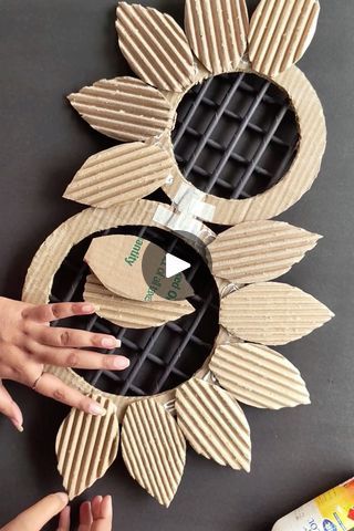 Cardboard Home Decor Diy, Cardboard Box Diy Decor, Paper Bowl Crafts, Card Board Crafts Diy Ideas, Cardboard Art Projects, Spring Wreaths For Front Door Diy, Cardboard Crafts Decoration, Craft With Paper, Cardboard Box Diy