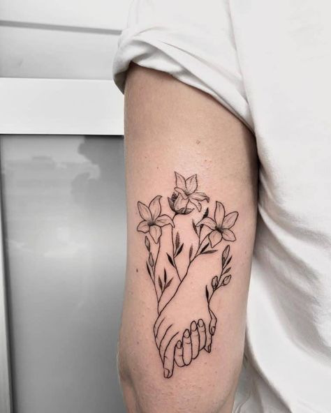 Top 55 Best Jasmine Flower Tattoo Ideas - [2021 Inspiration Guide] Flower Tribute Tattoo, Dad Tribute Tattoos, Mum Tattoos, Jasmine Flower Tattoo, Compas Tattoo, Body Expressions, Jasmine Drawing, Name Flower Tattoo, Jasmine Tattoo