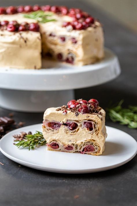 Easy Layer Cake Recipes, Ukrainian Desserts, Cherry Cake Recipe, Eggless Cakes, Russian Desserts, Russian Cakes, Yummy Meals, Cherry Desserts, Ukrainian Recipes