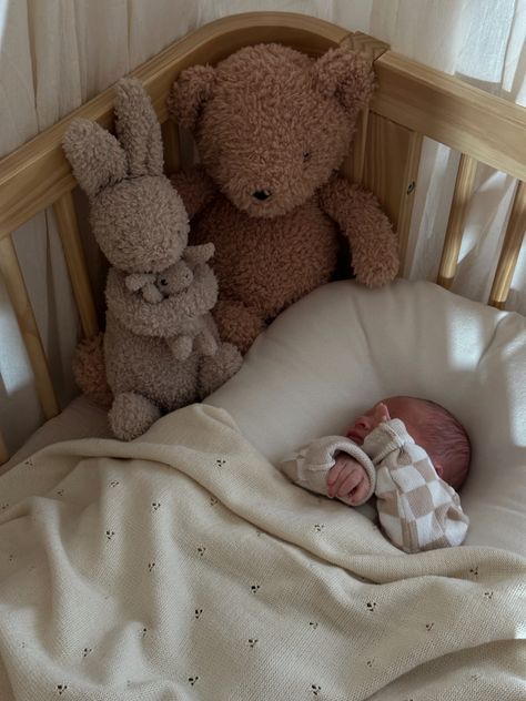 Newborn Aesthetic Photos, Newborn Life Aesthetic, Manifest Family, Newborn Baby Aesthetic, Baby Fever Aesthetic, Newborn Aesthetic, Aesthetic Newborn, Pregnancy Aesthetic, Mother Life