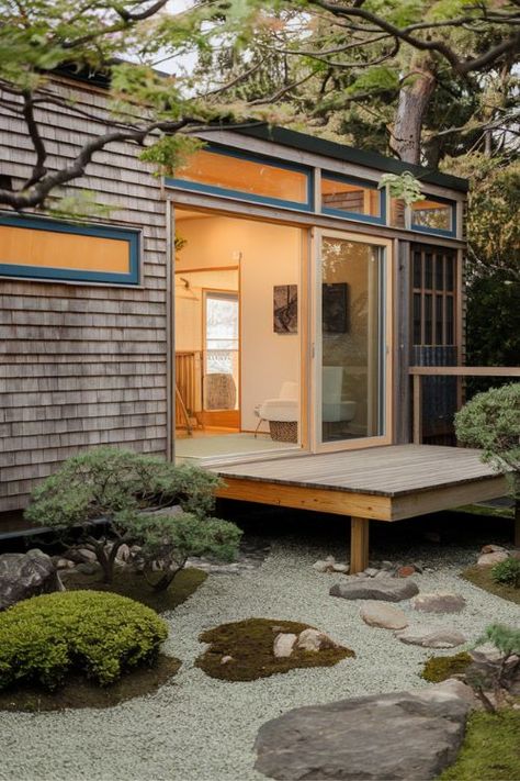 15 Japanese Garden Tiny House Ideas Extremely Small Bathroom Ideas, Japanese Tiny House Design, Japanese Tiny House, Shoji Screen Room Divider, Modern Japanese Design, Zen Living, Functional Kitchen Design, Zen Rock Garden, Tiny House Bedroom