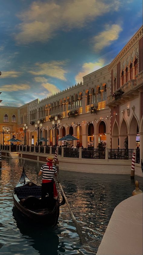 the venetian, las vegas, gondola, venice, italy, the strip, travel, architecture, st. marks square, renaissance, art, string lights, cafe, restaurant, inspo, aesthetic, design, balcony, resort, casino, hotel, shopping, destination, romantic Las Vegas Ig Story, Las Vegas Instagram Story, Las Vegas Lifestyle, Las Vegas Strip Aesthetic, Vegas Gondola, Venice Las Vegas, Venetian Vegas, Las Vegas Venetian, Las Vegas Aesthetic