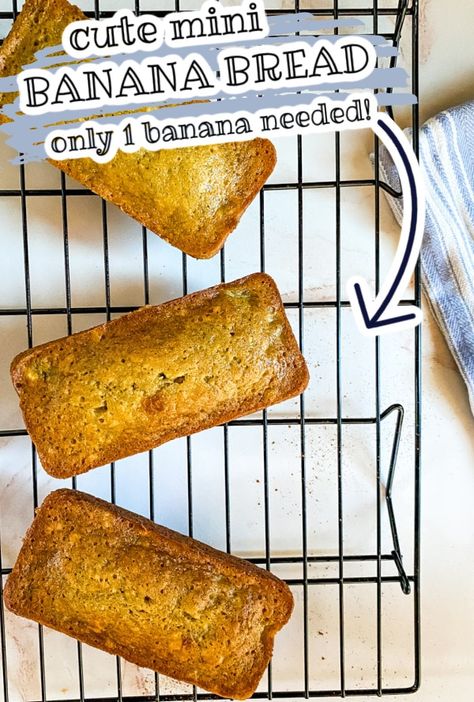 1 Banana Recipe, Banana Apple Recipes, Mini Loaf Banana Bread Recipe, 2 Bananas Banana Bread, Mini Banana Bread Recipe, Mini Banana Bread Loaves, Banana Bread Loaves, Mini Banana Bread, Soft Bread Recipe