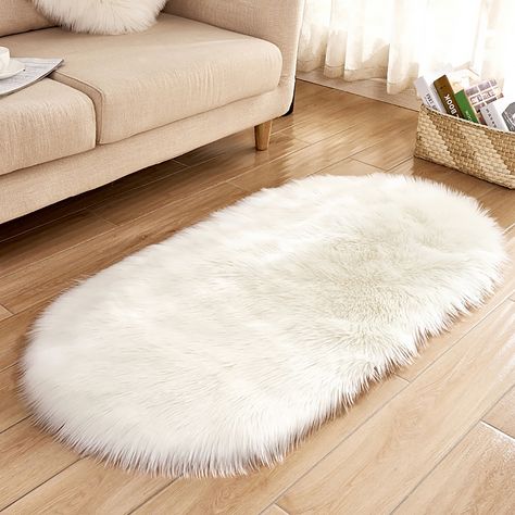 Salon Simple, Bedside Rugs, Faux Sheepskin Rug, Modern Rugs Living Room, Plain Rugs, Solid Color Rug, Plush Carpet, Simple Living Room, Fluffy Rug