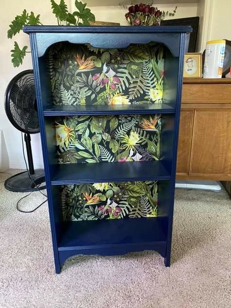 Diy Bookshelf Makeover Ideas, Revamp Bookshelf, Maximalist Bookcase, Pine Bookcase Upcycle, Hand Painted Bookshelf, Painted Bookshelf Ideas, Decoupage Bookcase, Bookshelf Painting Ideas, Bookshelf Refurbish Ideas