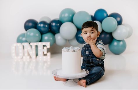 First Year Photoshoot For Boy, First Birthday Photo Shoot Ideas Indoor, 1st Birthday Photoshoot Boy, 1st Photoshoot, Boy Birthday Pictures, 2nd Birthday Photos, Boys 1st Birthday Cake, Cookie Birthday Party, Baby Birthday Photoshoot