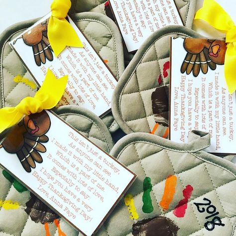 Michelle & Hadar on Instagram: “This is a cute family gift idea by @erin.eberhart! Little turkey hand pot holders! #targetteachers” Teacher To Parent Gifts, Thanksgiving Gift For Parents Preschool, Christmas Gift Ideas For Parents From Preschool, Thanksgiving Grandparents Craft, Thanksgiving Gifts Preschool, Preschool Thanksgiving Crafts For Parents, Thanksgiving Presents For Parents, Thanksgiving Gift From Kids To Parents, Thanksgiving Gifts From Kids To Parents