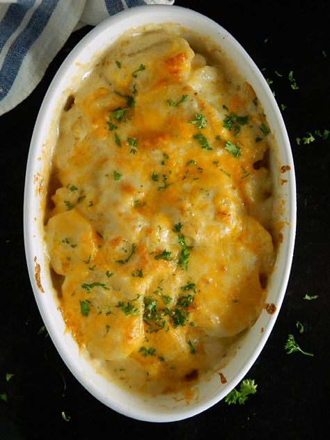 Ruth's Chris Potatoes au Gratin Copycat has got to be the creamiest, dreamiest, cheesiest potatoes ever - and they're easy to make! They are truly just to die for!!!! #RuthsChrisPotatoesAuGratin #RuthsChrisPotatoesAuGratinCopycat #RuthsChrisPotatoesAuGratinRecipe Ruths Chris, Ruth Chris, Potatoes Au Gratin, Potato Sides, Potato Recipe, Potato Side Dishes, Cheesy Potatoes, Potato Dishes, Veggie Dishes