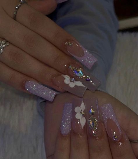 Lilac Baddie Nails, Latina Nail Designs Purple, Soft Makeup Look With Rhinestones, Purple Prom Nails Coffin, Lavender Baddie Nails, Silver And Purple Acrylic Nails, Short Acrylics With Rhinestones, Popular Acrylic Nails 2023, Purple Bling Nails Rhinestones