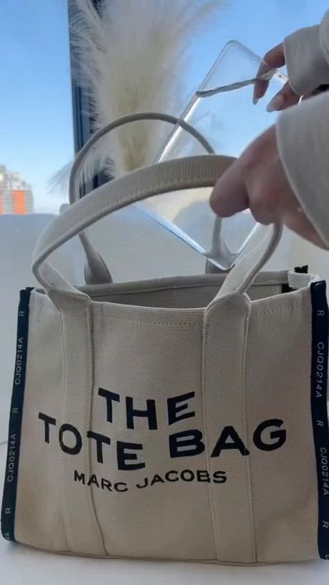 Packing My Roadtrip Tote in 2022 | Tote, Paper shopping bag, Travel items Gym Bag Aesthetic, Marc Jacobs Mini Tote Bag, Airport Bag, Cute Travel Outfits, Everyday Bag Essentials, Tote Bag Organizer, Gym Bag Essentials, Tods Bag, Backpack Essentials