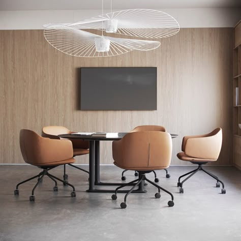 Leather chair enclosing conference wheels Meeting Room Design Creative, Board Room Design, Conference Table Chairs, Meeting Room Design Office, Norwegian Furniture, Conference Room Design, Boardroom Chairs, Meeting Room Table, Meeting Room Design