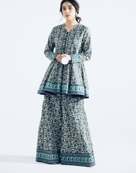 Shalwar Kameez Designs For Women, Shalwar Kameez Designs, Cotton Suit Designs, Simple Dress Casual, Design Kurta, Eastern Dresses, Stylish Kurtis Design, Frock Style, Kameez Designs