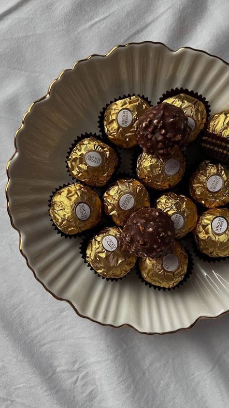 Chocolate Eating Poses, Eating Food Funny, Asthetic Picture, Tastemade Recipes, Food Therapy, Yummy Comfort Food, Ferrero Rocher, Cute Desserts, Food Is Fuel