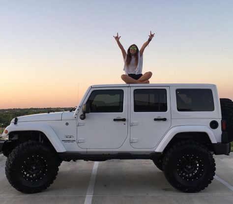 ✰ pin || madi11819 ✰ White Jeep Wrangler, Auto Jeep, White Jeep, Jeep Photos, Maserati Granturismo, Aston Martin Vanquish, Maserati Quattroporte, Dream Cars Jeep, Maserati Ghibli