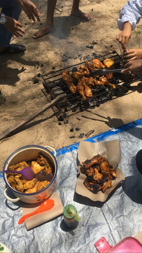 Bakar Bakar, Eating Food Funny, Food Drink Photography, Delicacy Food, Coffee Photography, Boracay, Snap Food, Food Snapchat, Cebu