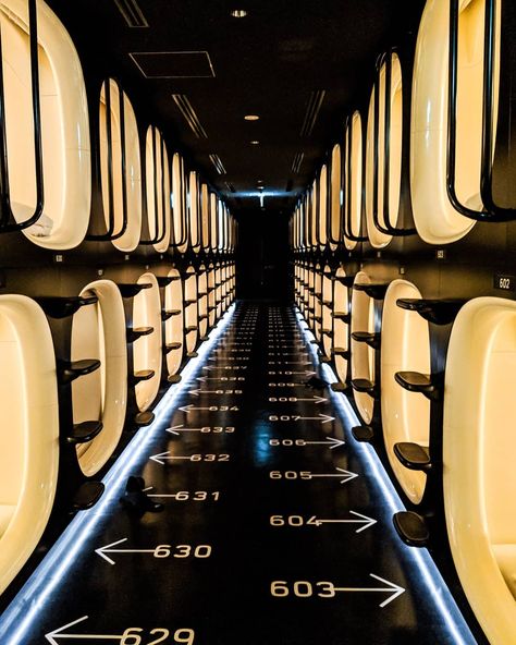 Capsule Hotel in Tokyo, Japan Capsule Hotel Japan, Japanese Garden Ideas, Pod Hotels, Japan Bucket List, Hostels Design, Sleeping Pods, Japan Hotel, Capsule Hotel, Shinjuku Tokyo