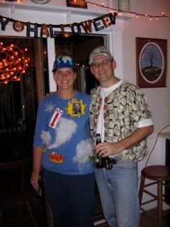 Science-themed Halloween costumes: the photos themselves - The Plainspoken Scientist - AGU Blogosphere Science Teacher Costumes, Chemistry Costume Ideas, Science Costume Ideas, Science Halloween Costumes, Science Costumes, Scientist Costume, Themed Halloween Costumes, Teacher Costumes, Halloween Science