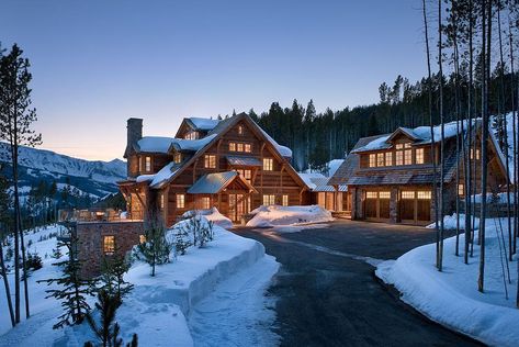 Over the Edge Big Sky Montana - Montana Gift Corral Big Cabin, Mountain Dream Homes, Winter Lodge, Montana Homes, Big Sky Montana, Ski House, Winter Cabin, Mountain Homes, Log Home