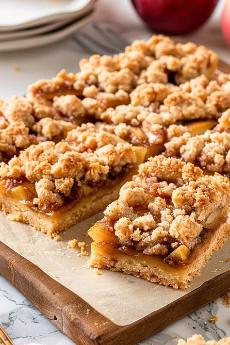 Apple Crumb Topping Recipes, Apple Pie Like Desserts, Caramel Apple Shortbread Crumble Bars, Apple Strudel Bars, Shortbread Crumble Topping, Autumn Dessert Bars, Cafe Baked Goods Ideas, Apple Pie Crumble Bars, Apple Pie Brownies