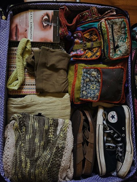 Hippie Aesthetic, Inside My Bag, Peter Quill, Hippie Life, Travel Gadgets, Mode Jeans, Hippie Vibes, Granola Girl, Life Is Strange