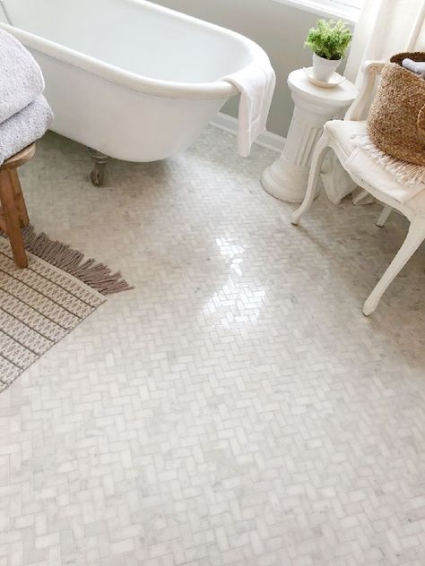 White Floor Bathroom Tile, Herringbone Marble Floor Bathroom, Herringbone Mosaic Tile Floor, Classic Tile Floor Bathroom, Timeless Bathroom Flooring, Neutral Floor Tile Bathroom, Traditional Bathroom Floor Tile, Small Herringbone Tile Floor, Bathroom Floor Aesthetic