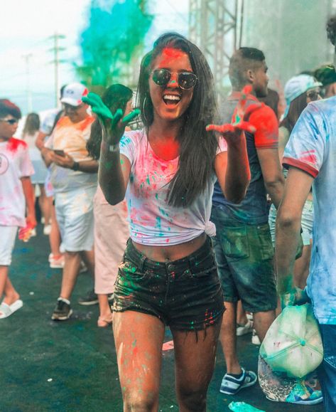 Holi Party Video, Holi Hd Photo, Holi Festival Outfit, Holi Party Outfit, Holi Outfit Ideas, Holi Photoshoot Ideas, Holi Aesthetic, Holi Outfits, Holi Outfit