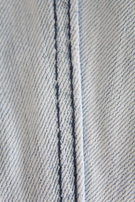 FELLED SEAM SEWING TUTORIAL - Give your handmade jeans or bags a more professional look when finishing the seams on your project using a felled seam! This type of seam finish, also known as flat seam, denim seam or flat felled seam, will help your garments and bags become a lot more durable!  #easypeasycreativeideas #sewing #sewingtutorial #sewinginspiration #sewingtip #sewingprojects Sew Denim, Sewing Denim, Felled Seam, Handmade Jeans, Clothing Construction, Seam Sewing, Sewing Seams, Flat Felled Seam, Sewing 101