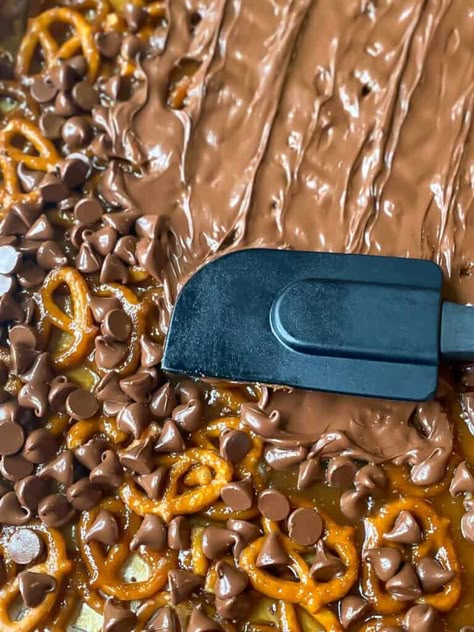 Chocolate Toffee Pretzel Bark - Whiskful Cooking Christmas Bark With Pretzels, Chocolate Toffee Pretzel Bark, Toffee Pretzel Bark, Toffee Bark Recipes, Chocolate Caramel Pretzel Bark, Pretzel Toffee Bark, Pretzel Bark Recipes, Caramel Pretzel Bark, Pretzel Bark