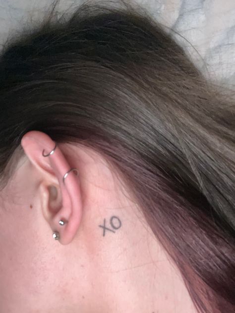 Xo Tattoo On Neck, Xo Tattoo Behind Ear, Stargirl Tattoo The Weeknd, Stargirl Tattoo, Tattoed Heart, The Weeknd Tattoo, Xo Tattoo, Indie Tattoo, Tattoo Cool