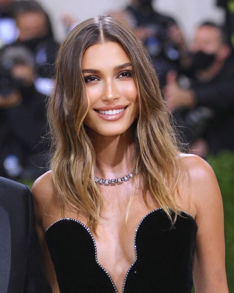 Hailey Beiber Balayage, Hailey Bieber Balayage Hair, Beachy Bronze Makeup, Hayley Beiber Hair Color, Hailey Bieber Blonde Vs Brunette, Hailey Bieber Hair Color Brown, Bronde Balayage Hailey Bieber, Hailey Bieber Balayage, Halie Bieber Hair