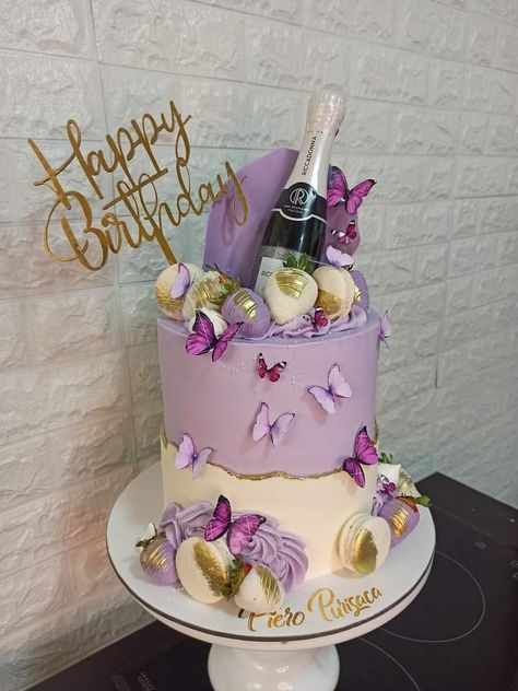 Champagne Cake Design, Building Cake, 22nd Birthday Cakes, Modern Birthday Cakes, Champagne Cake, Cake Pop Decorating, Adult Birthday Cakes, 28th Birthday, 18th Birthday Cake