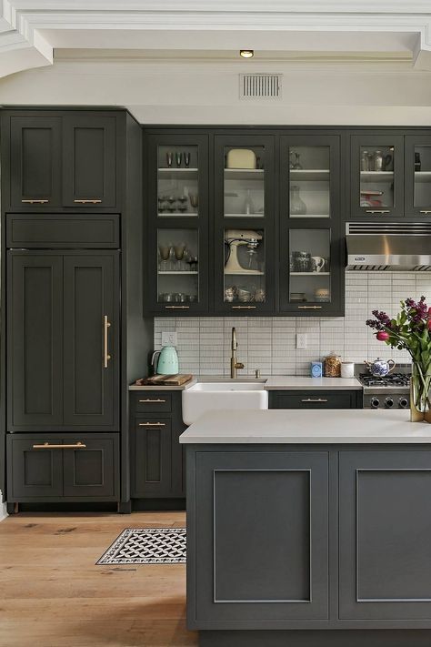 34 + Charcoal Gray Kitchen Cabinets ( Dark or Light) | Countertopsnews Charcoal Gray Kitchen, Charcoal Gray Kitchen Cabinets, American Style Kitchen, Charcoal Kitchen, Dark Gray Kitchen Cabinets, Dark Grey Kitchen Cabinets, Gray Kitchen Cabinets, Dark Grey Kitchen, White Subway Tile Backsplash