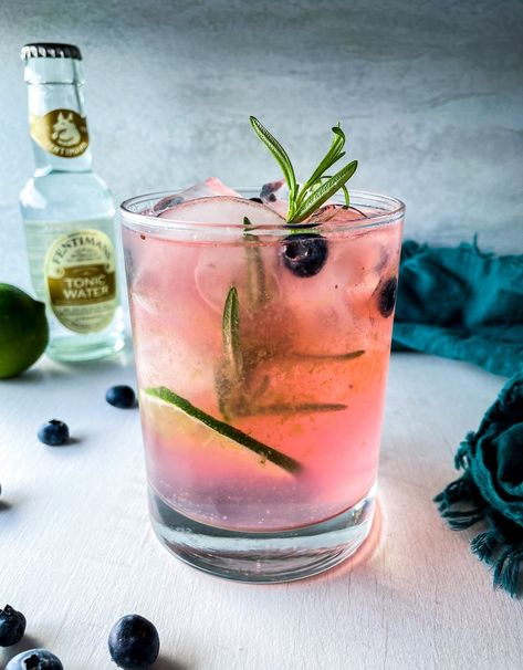 Blueberry Rosemary Gin & Tonic – BohoVegMom Rosemary Gin And Tonic, Gluten Free Cocktails, Gin Tonic Recipe, Blueberry Cocktail, Blueberry Gin, Drink Syrups, Tonic Recipe, Gin Recipes, Make Simple Syrup