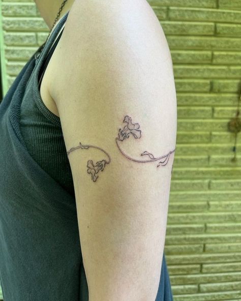 Colorful Vine Tattoo, Snapdragon Vine Tattoo, Arts And Crafts Tattoo, Fuzzy Tattoo, Orange Vine Tattoo, Art Nouveau Tattoos, Snapdragon Drawing, Whimsigoth Tattoo Ideas, Around The Arm Tattoo