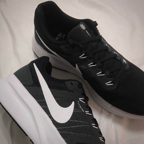 Shoes Nike Aesthetic, Shoes Aesthetic Black, Running Shoes Aesthetic, Nike Aesthetic, Nike Running Shoes, Aesthetic Black, Running Shoes Nike, Nike Running, Shoes Nike