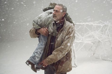 Negan to the rescue... TWD S9 Judith Grimes, Negan Twd, The Day Will Come, Dean Morgan, The Walking Dead Tv, Jeffrey Dean, Burning Questions, Jeffrey Dean Morgan, Andrew Lincoln