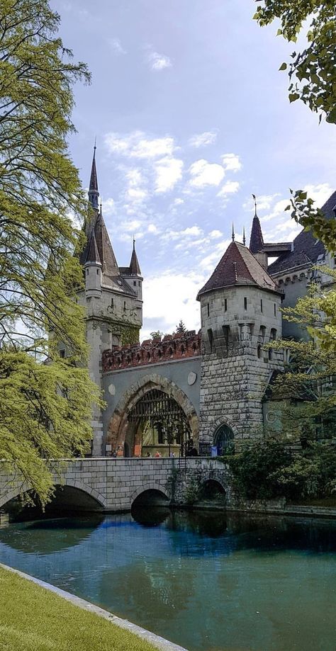 Father Wallpaper, Vajdahunyad Castle, Water Castle, Beast's Castle, Hungary Travel, Castle Mansion, Interesting Buildings, Chateau France, Castle Ruins