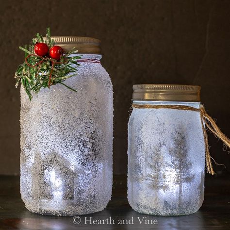 How to Make Mason Jar Luminaries for the Holidays Mason Jar Christmas Crafts, Mason Jar Luminaries, Pint Mason Jars, Diy Mason Jar, Jar Lanterns, Jar Art, Christmas Mason Jars, Mason Jar Crafts Diy, Christmas Jars