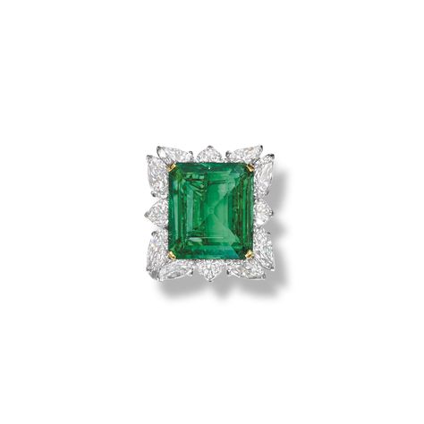 Emerald And Diamond Ring, Fancy Rings, Emerald Diamond Ring, Jewelry Rings Diamond, Exclusive Jewelry, Finger Rings, Women Diamond, Emerald Jewelry, Gold Jewelry Fashion