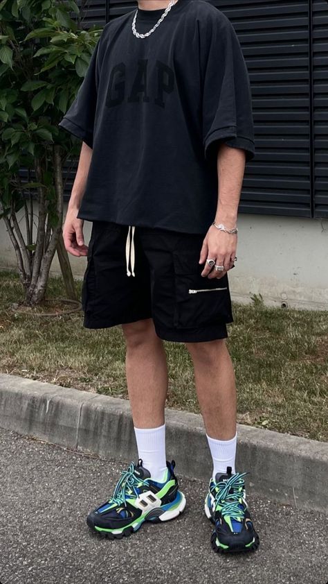 Gym Bro Outfit, Long Socks With Shorts, Rave Outfit Men, Black Rave Outfits, Outfit Cowok, Runner Inspiration, Sneakers Outfit Men, Foto Inspo, Simple Style Outfits