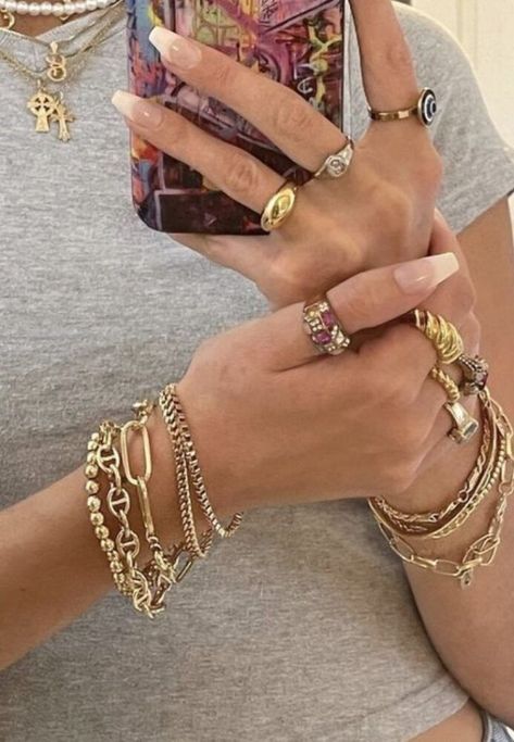 Blonde Gold Jewelry, Wrist Accessories Women, Gold Crystal Jewelry, Rings Arrangement On Hand, Silver Gold Jewelry Together, Jewelry Stack Gold, Jelewry Gold, Jewlerie Aesthetic Gold And Silver, Pretty Jewellery Gold