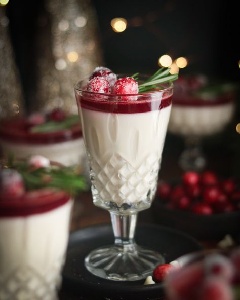 Gelee Recipe, Cranberry Topping, White Chocolate Panna Cotta, Chocolate Panna Cotta, Cranberry Dessert, Freeze Pancakes, Panna Cotta Recipe, Christmas Fudge, Candy Truffles