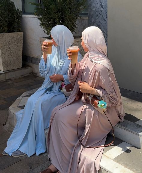 twins 💛 Hijab Fashion Inspiration Abayas, Islamic Affirmations, Mini Longchamp Bag, Abaya Summer, Halal Mode, Islam Journal, Islamic Journal, Hijab Ideas, Matching Outfits Best Friend