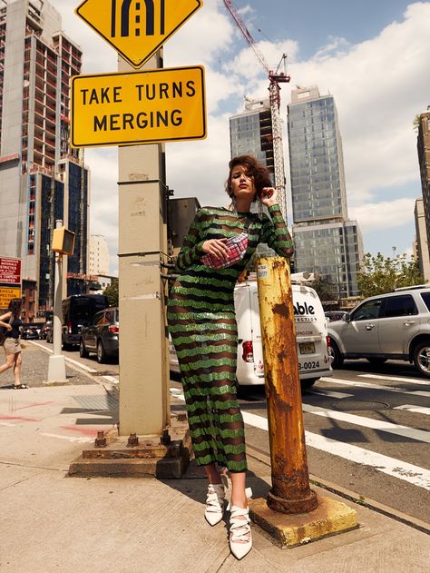 Eloisa Fontes Wears Bold Street Fashion in Glamour Bulgaria Street Fashion Shoot, Street Fashion Photoshoot, Fashion Fotografie, City Shoot, Photography Editorial, Fashion Photography Poses, Fashion Photography Inspiration, Street Fashion Photography, Photography Poses Women