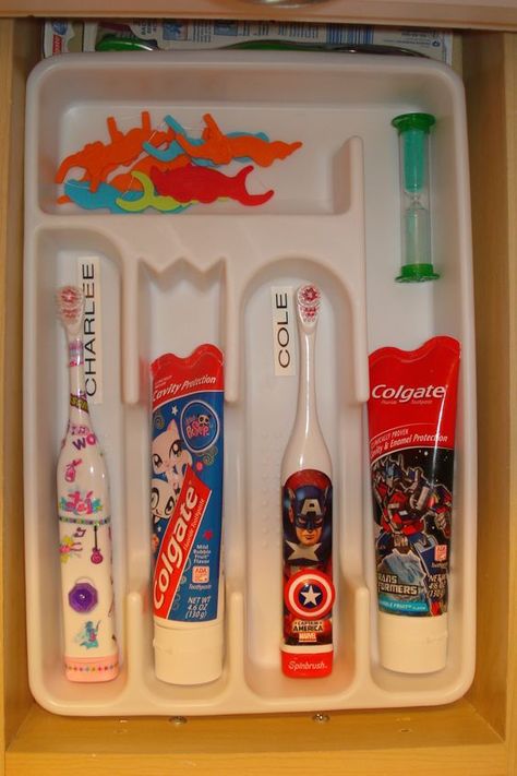 Kids Bathroom Girls, Bathroom Organization Hacks, Diy Bathroom Design, Toothbrush Organization, Diy Bathroom Storage, Bathroom Organization Diy, Back To School Hacks, Kid Hacks, Bathroom Storage Organization