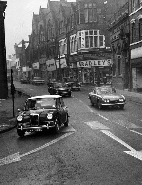 42 fascinating pictures of Stoke-on-Trent's six towns from our archives - Stoke-on-Trent Live Pottery Museum, Waterloo Road, Birmingham City Centre, Street Pictures, Fountain Square, City Road, Stoke City, New Roads, Days Gone