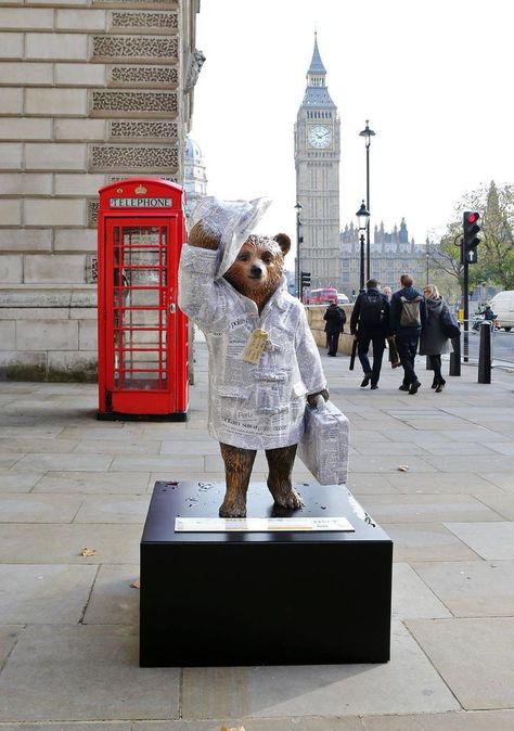 Paddington Bear Statue, Paddington Bear London, Oso Paddington, Street Sculpture, London Paddington, Paddington London, Houses Mansions, European Trip, English Gentleman