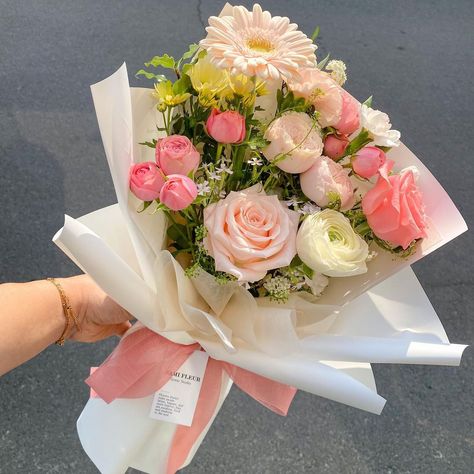 Prettiest Bouquet, Boquette Flowers, Flowers Bouquet Gift, Flower Therapy, Beautiful Bouquet Of Flowers, Beautiful Flower Arrangements, Bouquet Of Flowers, Flower Lover, Beautiful Bouquet