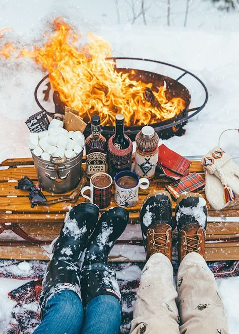 #winter #wintermagic #snow #fire Winter Picnic, Winter Fire, Apres Ski Party, Bonfire Party, Classy Girls Wear Pearls, Veuve Clicquot, Ski Chalet, Fall Inspiration, Winter Party